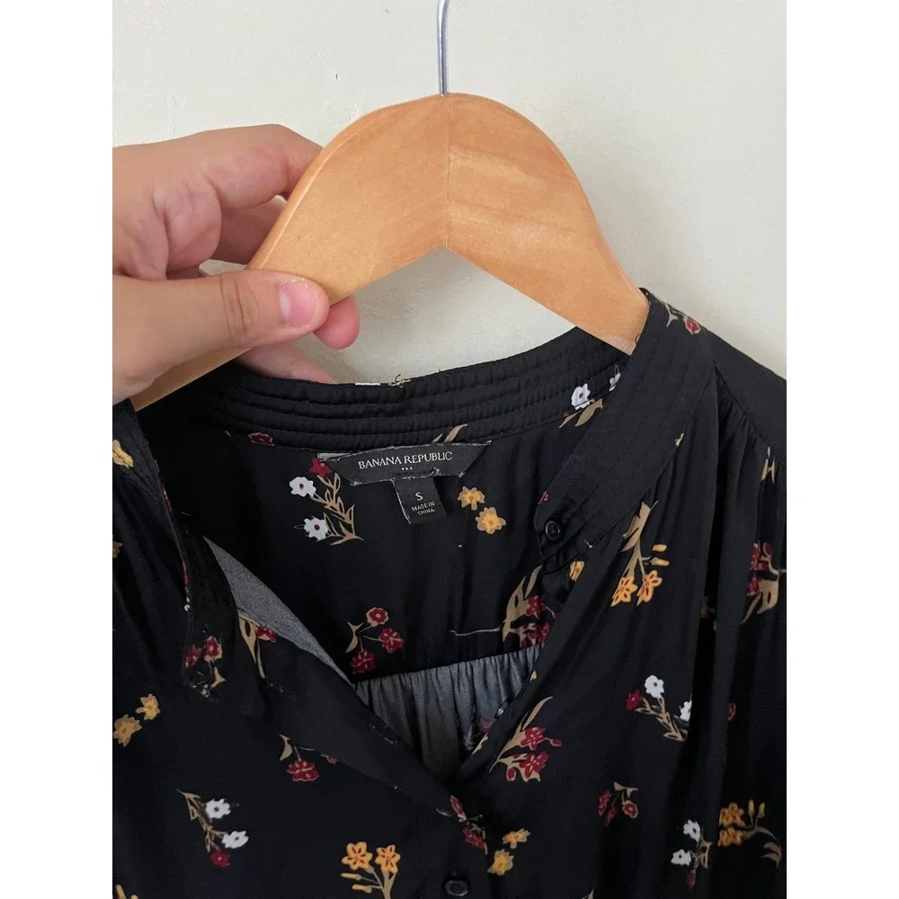 Banana Republic Womens Small Black Floral Puff Sleeve Button Front Blouse Top